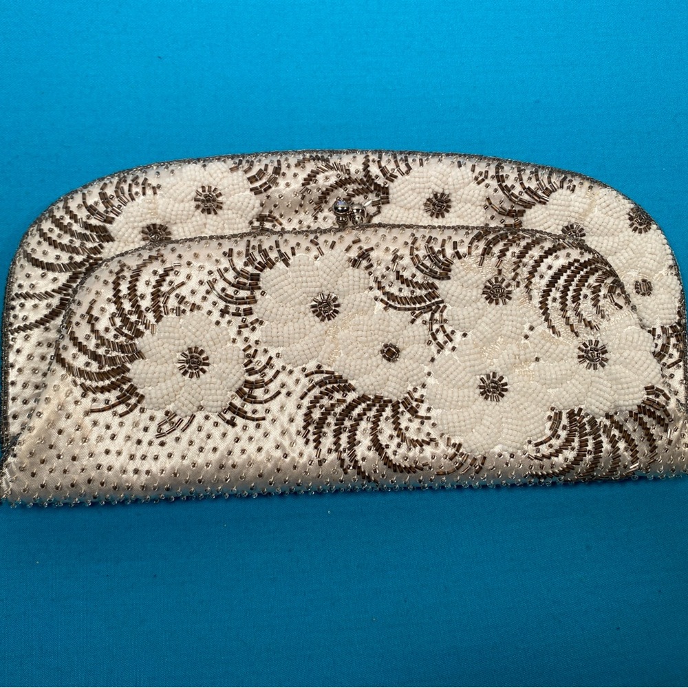 Beaded Floral Clutch by II Yama - Picture 2 of 11